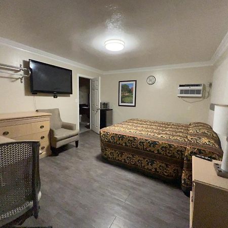 Flamingo Motel Oxnard Bagian luar foto