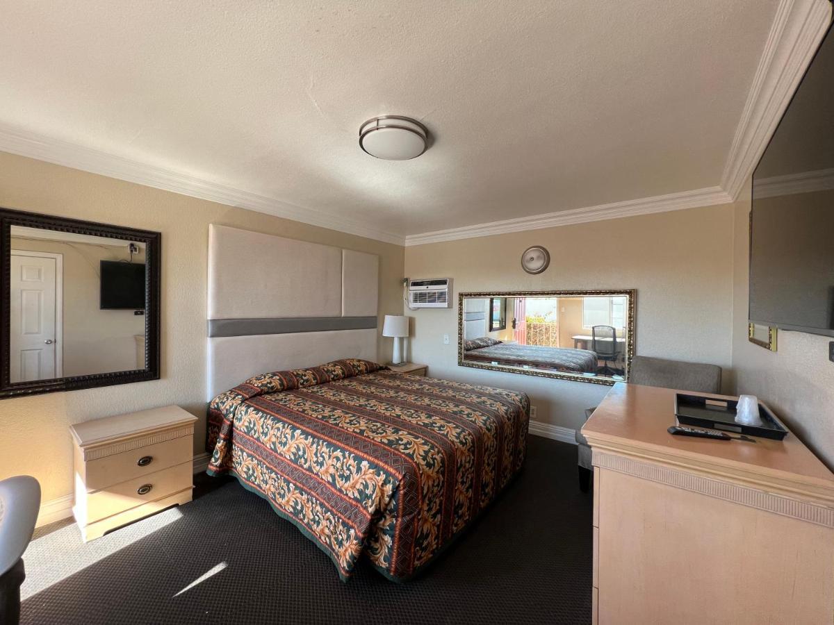 Flamingo Motel Oxnard Bagian luar foto