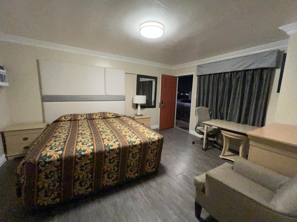 Flamingo Motel Oxnard Bagian luar foto