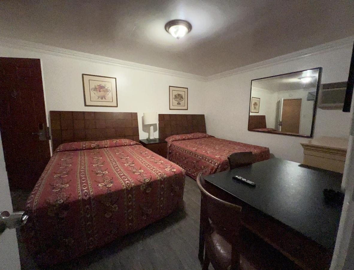 Flamingo Motel Oxnard Bagian luar foto