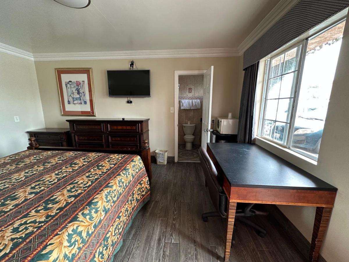 Flamingo Motel Oxnard Bagian luar foto